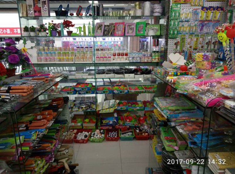 龙华区百货购物解析：从街边小店到现代购物中心